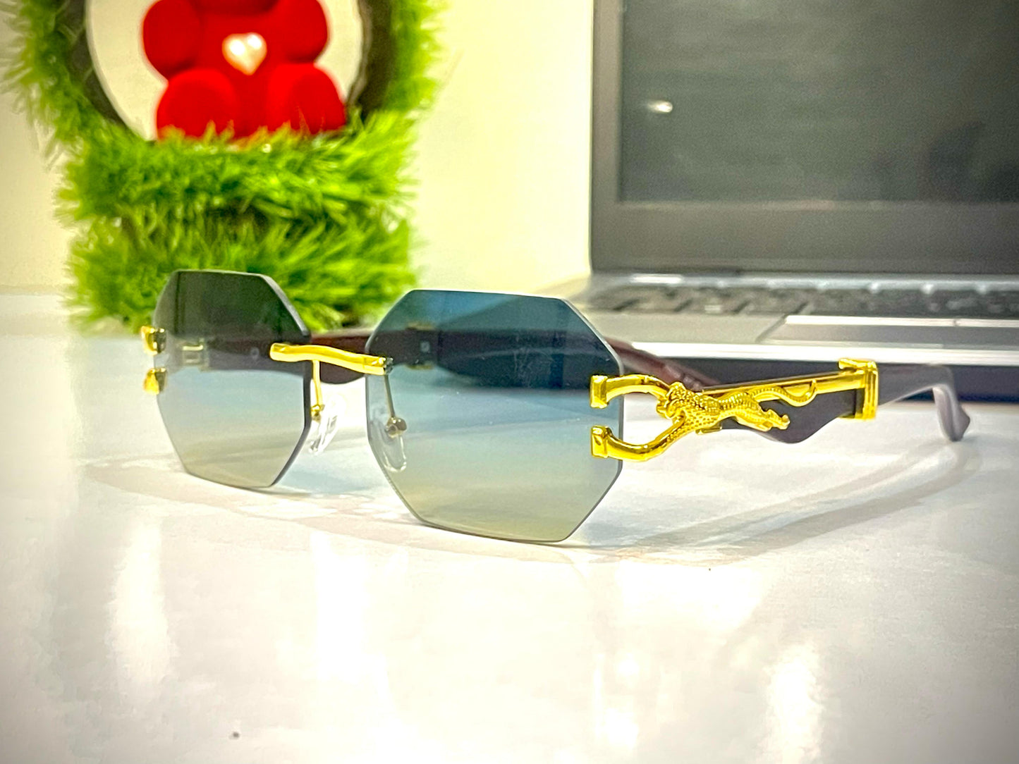 Shadow Clutch – Ebony Gold Edition
