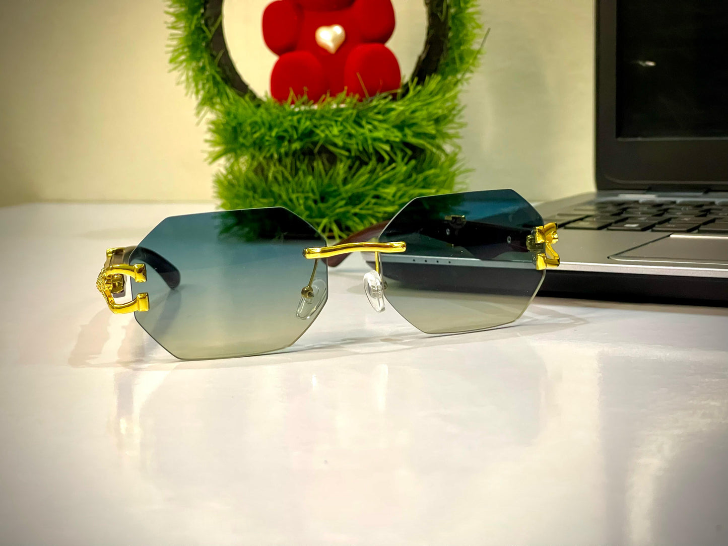 Shadow Clutch – Ebony Gold Edition